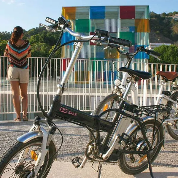 Alquiler de bicicletas eléctricas QQ Bikes en el Puerto de Málaga Muelle Uno